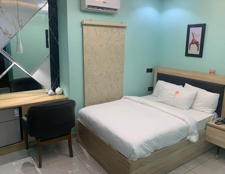 CLASSIC ROOM P109 @ P1 PLACE ilupeju, Lagos, Nigeria